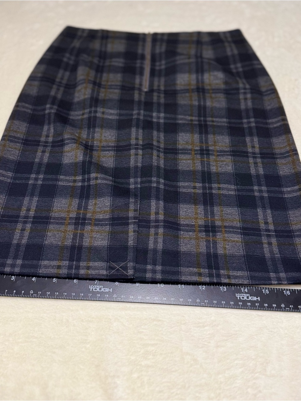 CAbi Plaid Straight & Pencil Skirt Gray Yellow Black Women's Size 2 With Pockets - Picture 7 of 7